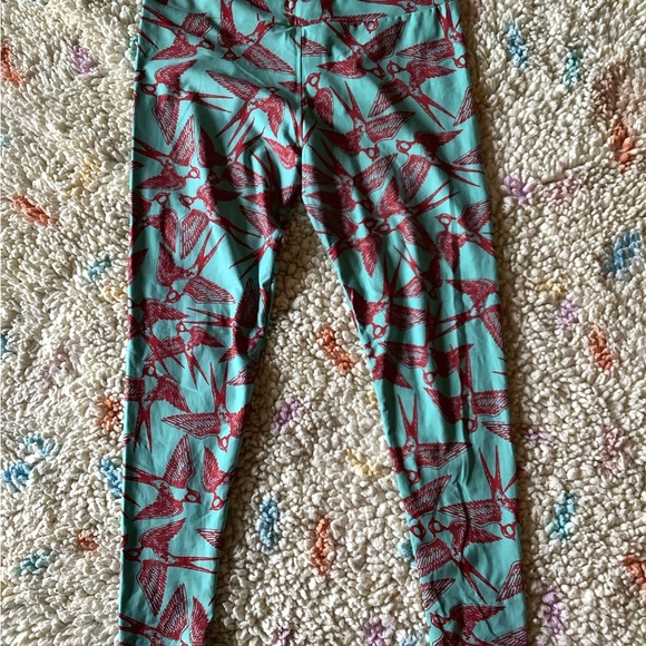 SOLD sparrow bird super cute leggings Women’s Size Tall and curvy TC - Picture 2 of 2